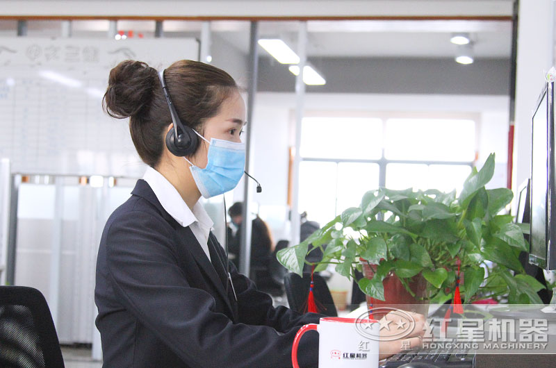 24小時客服全身心工作，用專注點(diǎn)亮了責(zé)任