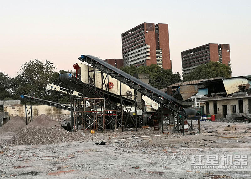 車載制砂（沙）機搭載反擊破作業(yè)現場